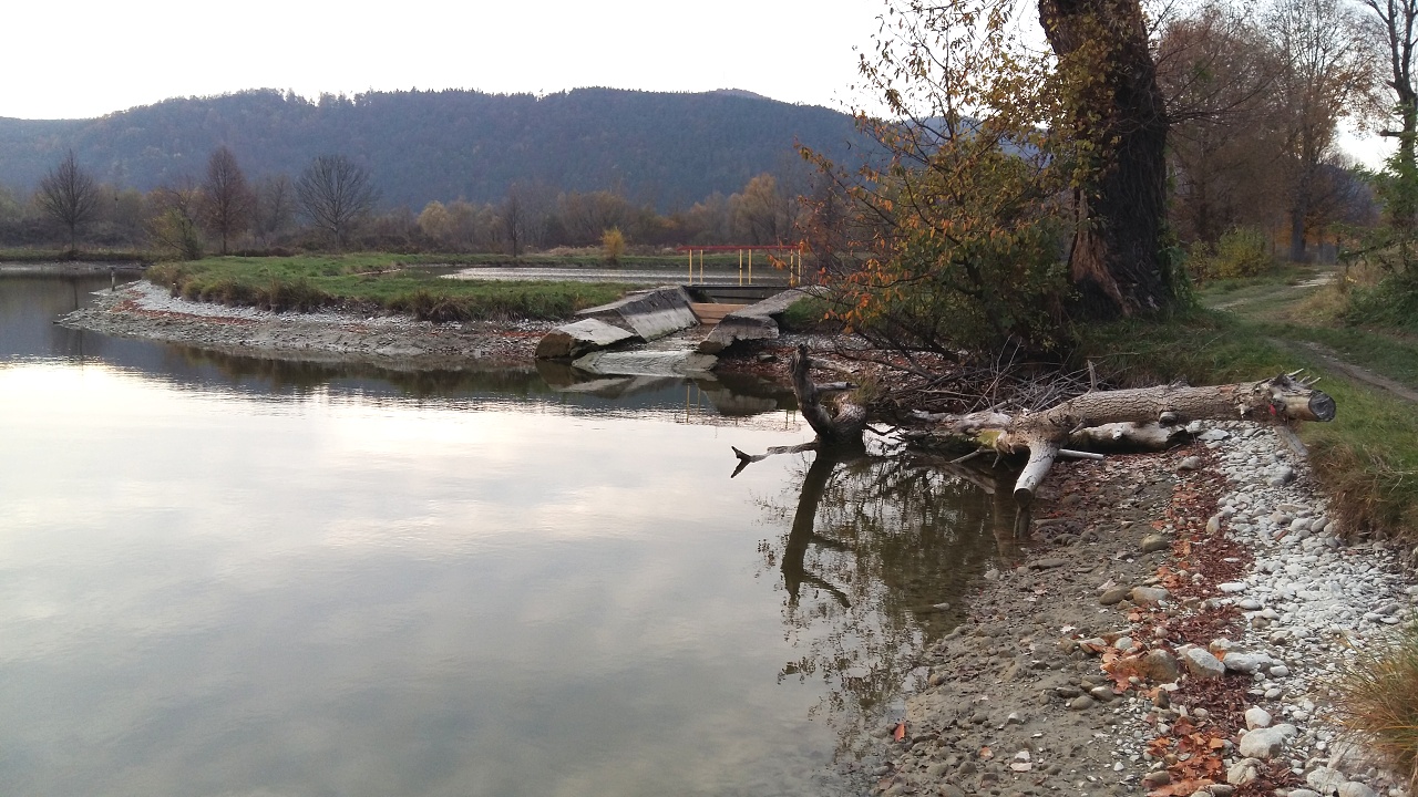 Fotogaléria 27.10.2016 - Vypúšťanie trojky rybníka na VN Považská Teplá (5) 27.10.2016 - Vypúšťanie trojky rybníka na VN Považská Teplá