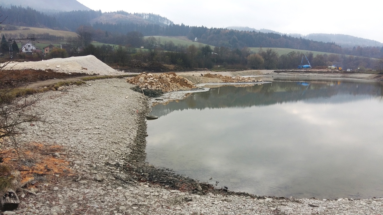 Fotogaléria 10.11.2016 - Začiatok zavážania rybníka na VN Pov. Teplá (15) 10.11.2016 - Začiatok zavážania rybníka na VN Pov. Teplá