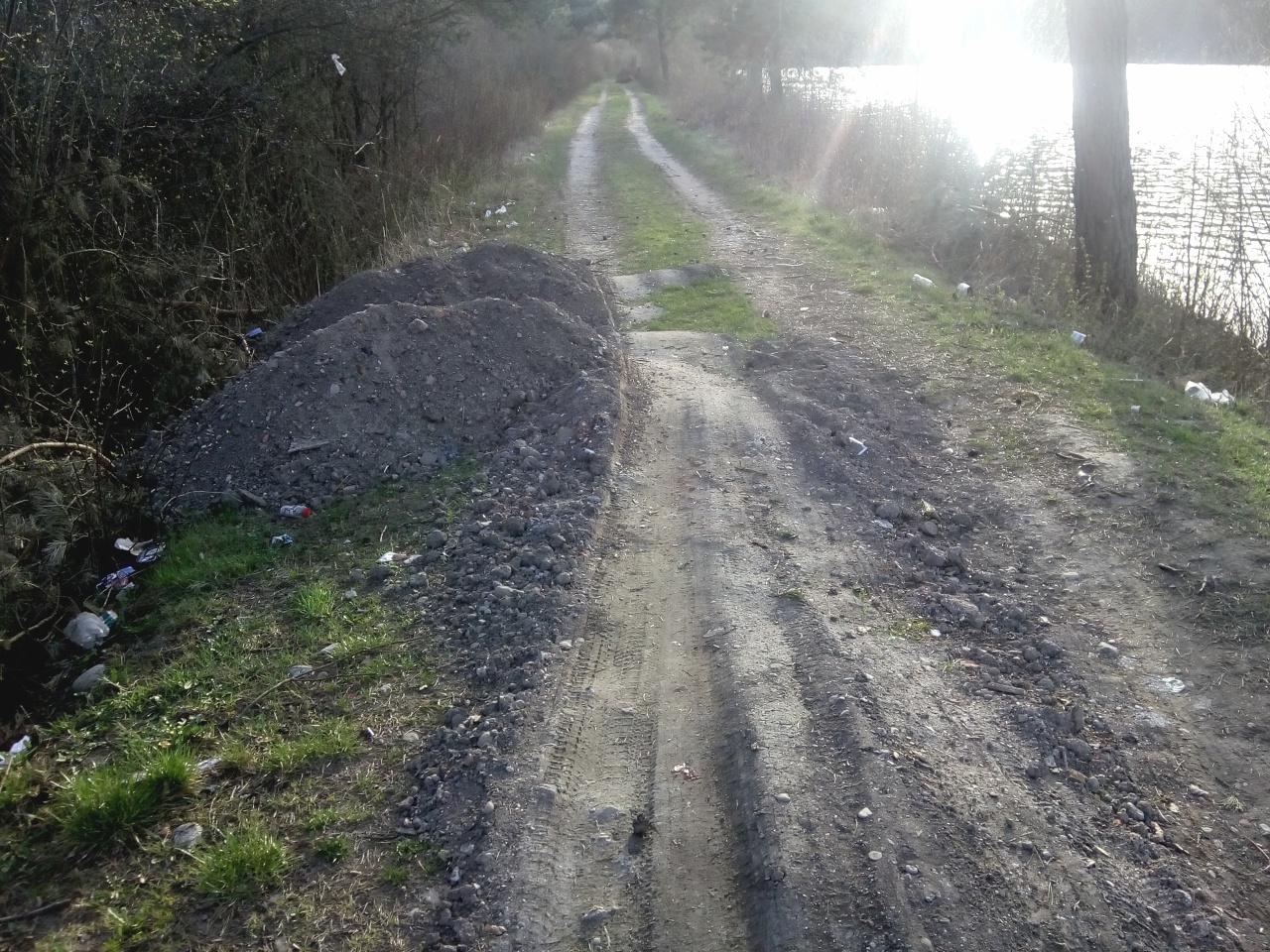 Fotogaléria 12.4.2018 - Brigáda na Hričovskom kanáli pri Bytči (14) 12.4.2018 - Brigáda na Hričovskom kanáli pri Bytči